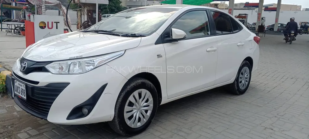 Toyota Yaris Sedan 2021 for Sale in Lahore Image-1