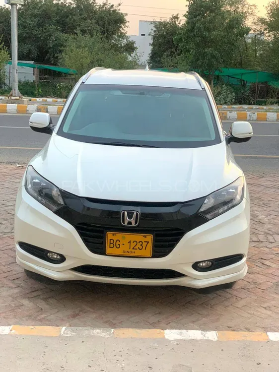 Honda Vezel 2016 for Sale in Khanewal Image-1