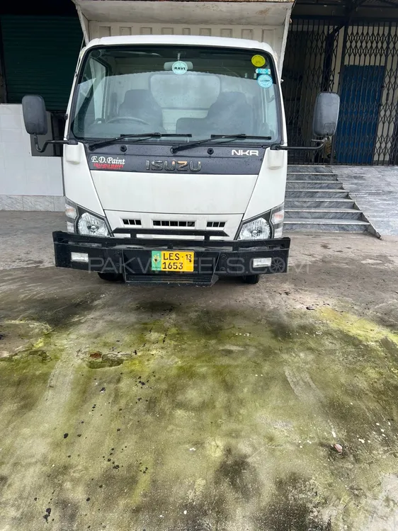 Isuzu NKR 2013 for Sale in Lahore Image-1