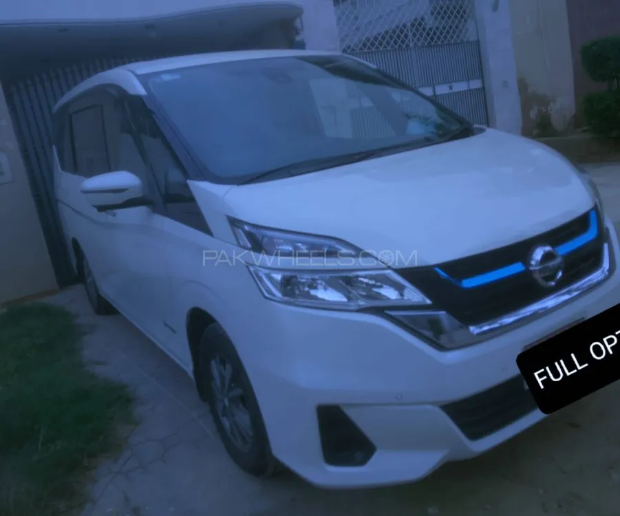Nissan Serena 2018 for Sale in Karachi Image-1
