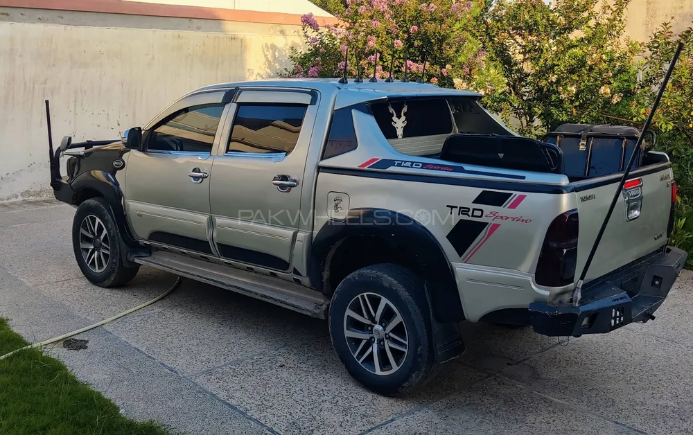 Toyota Hilux 2005 for Sale in Mardan Image-1