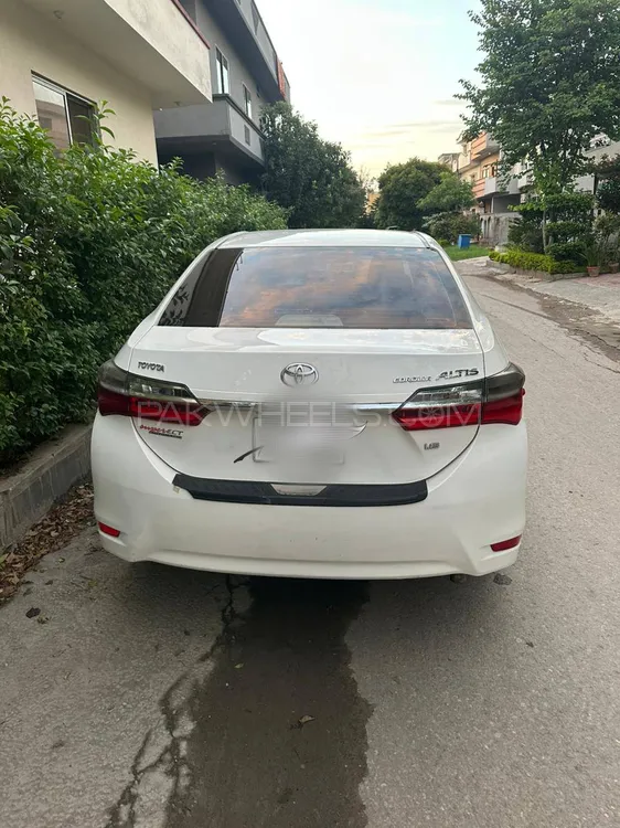 Toyota Corolla 2017 for Sale in Islamabad Image-1