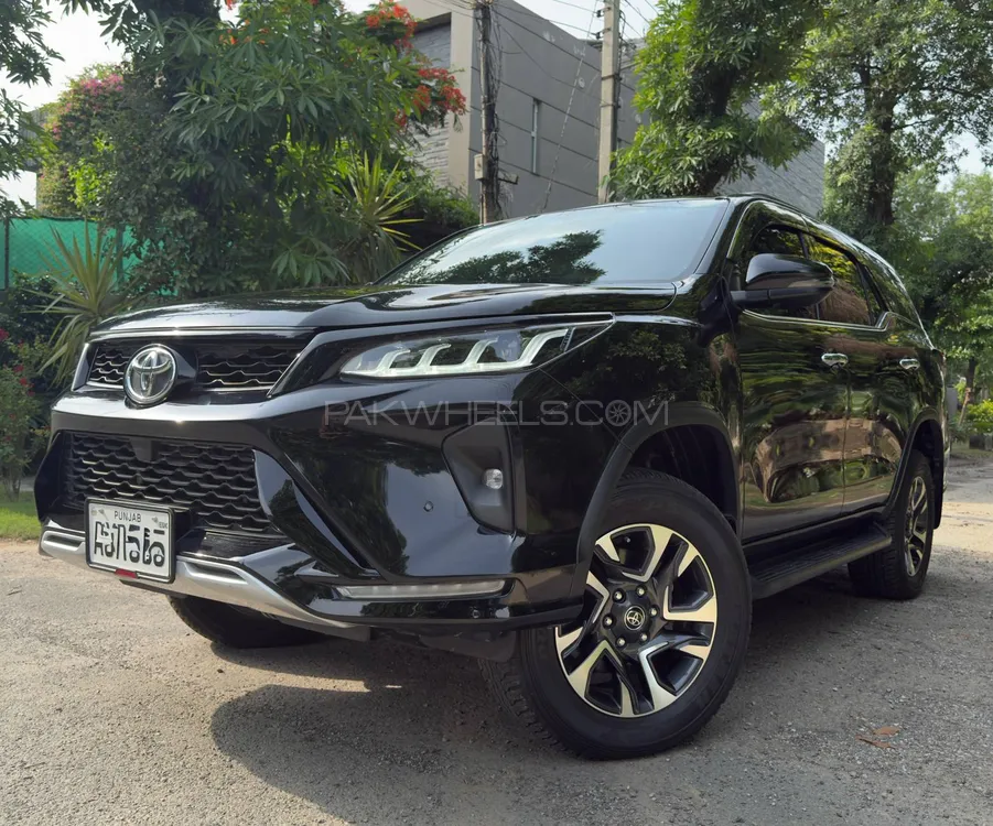 Toyota Fortuner 2023 for Sale in Lahore Image-1