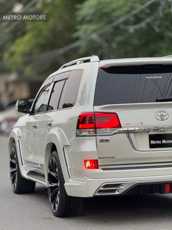 Toyota Land Cruiser 2019 for Sale in Lahore Toyota Land Cruiser 2019 for Sale in Lahore Image-12