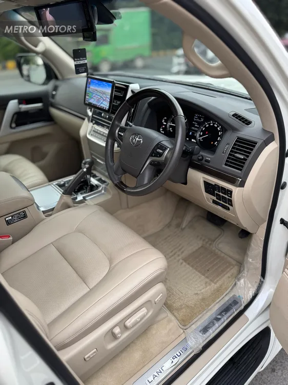 Toyota Land Cruiser 2019 for Sale in Lahore Toyota Land Cruiser 2019 for Sale in Lahore Image-11
