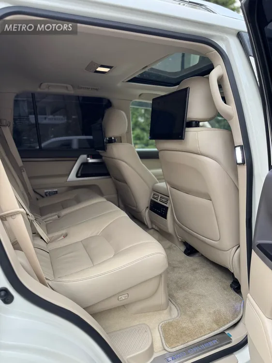 Toyota Land Cruiser 2019 for Sale in Lahore Toyota Land Cruiser 2019 for Sale in Lahore Image-7