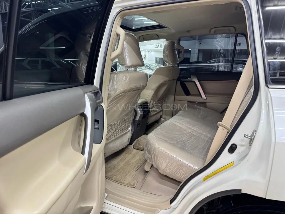 Toyota Prado 2019 for Sale in Peshawar Toyota Prado 2019 for Sale in Peshawar Image-10