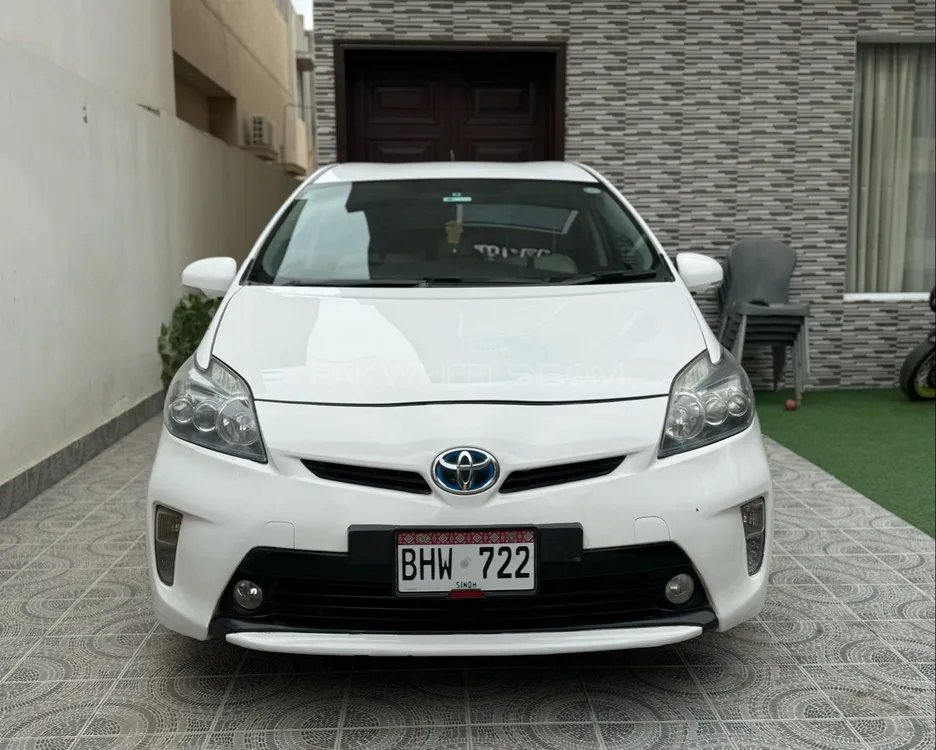 Toyota Prius 2013 for Sale in Karachi Image-1