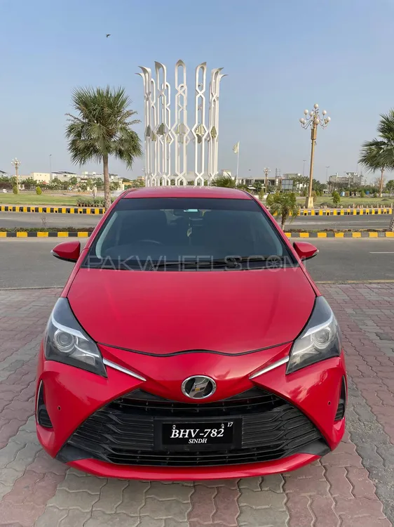 Toyota Vitz 2014 for Sale in Muzaffar Gargh Image-1
