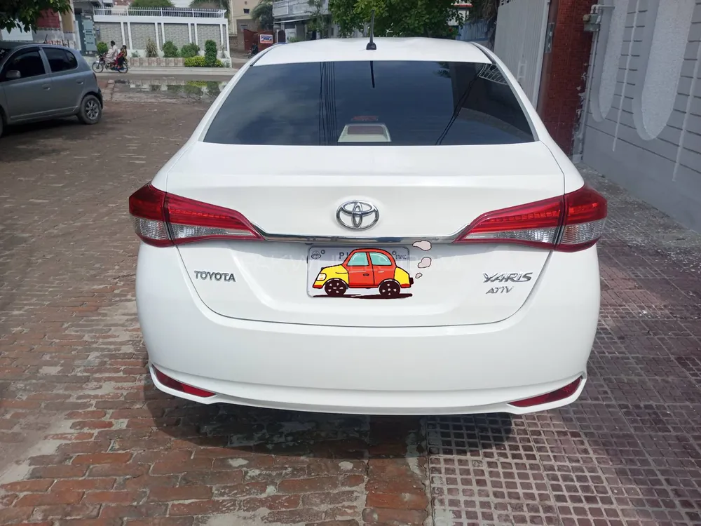 Toyota Yaris Sedan 2021 for Sale in Burewala Image-1