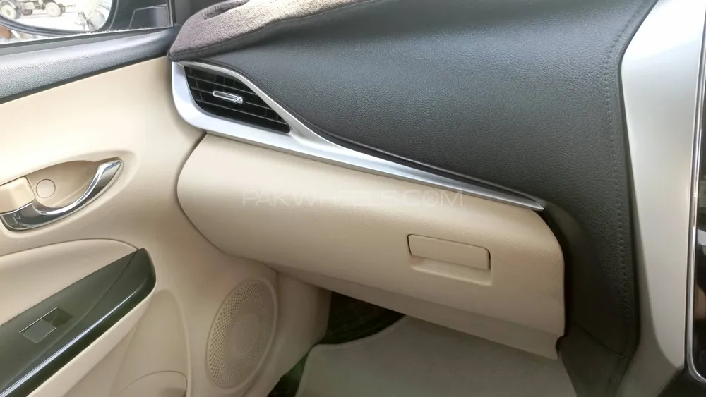 Toyota Yaris Sedan 2020 for Sale in Karachi Image-1