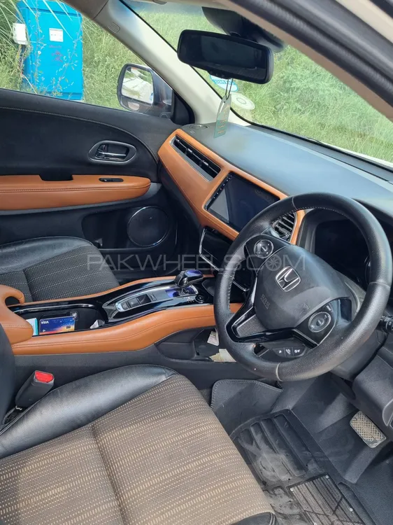Honda Vezel 2015 for Sale in Islamabad Image-1