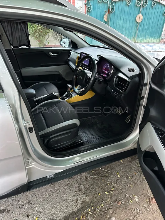 KIA Stonic 2022 for Sale in Lahore KIA Stonic 2022 for Sale in Lahore Image-11