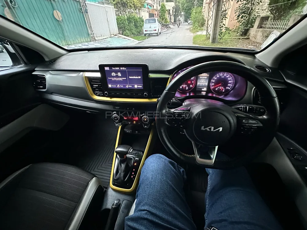 KIA Stonic 2022 for Sale in Lahore KIA Stonic 2022 for Sale in Lahore Image-12