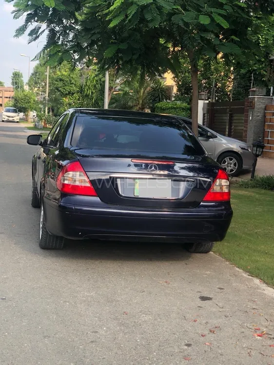Mercedes Benz E Class 2005 for Sale in Lahore Image-1