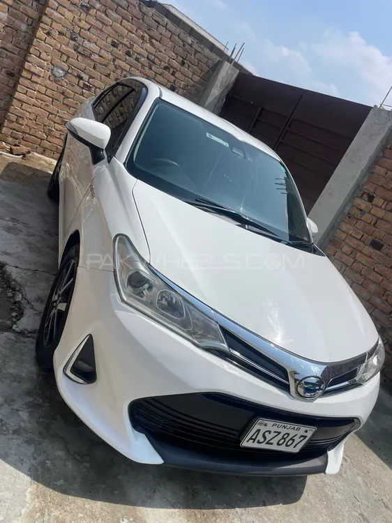 Toyota Corolla Axio 2018 for Sale in Mardan Image-1