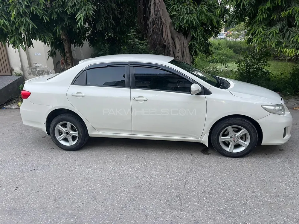 Toyota Corolla 2013 for Sale in Sialkot Image-1