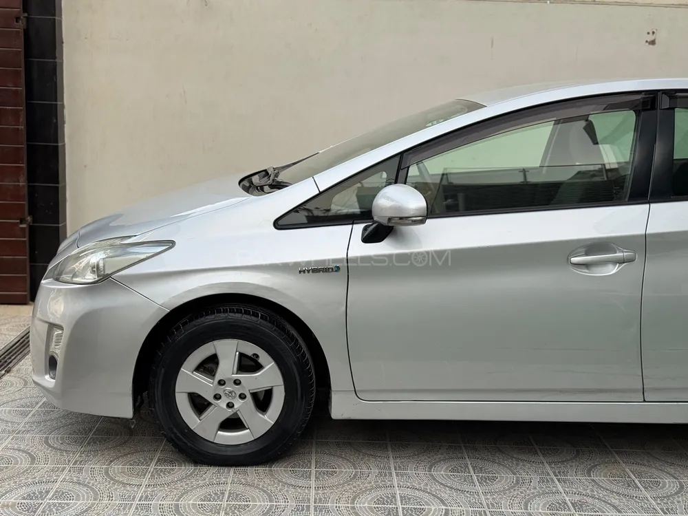 Toyota Prius 2010 for Sale in Karachi Image-1