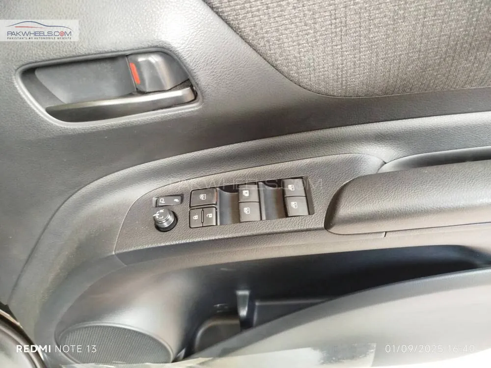 Toyota Sienta 2019 for Sale in Karachi Toyota Sienta 2019 for Sale in Karachi Image-12