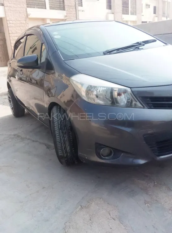 Toyota Vitz 2012 for Sale in Karachi Image-1