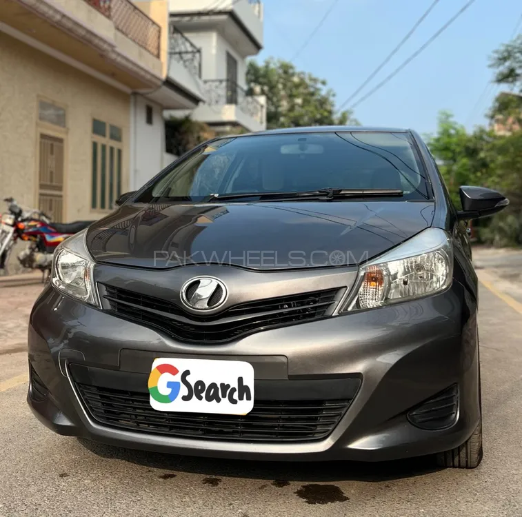 Toyota Vitz 2013 for Sale in Multan Image-1