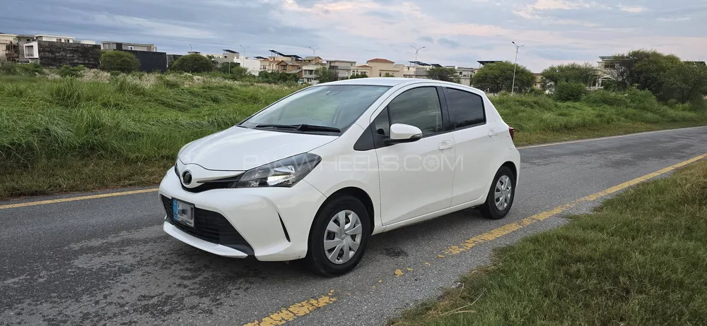Toyota Vitz 2015 for Sale in Islamabad Image-1
