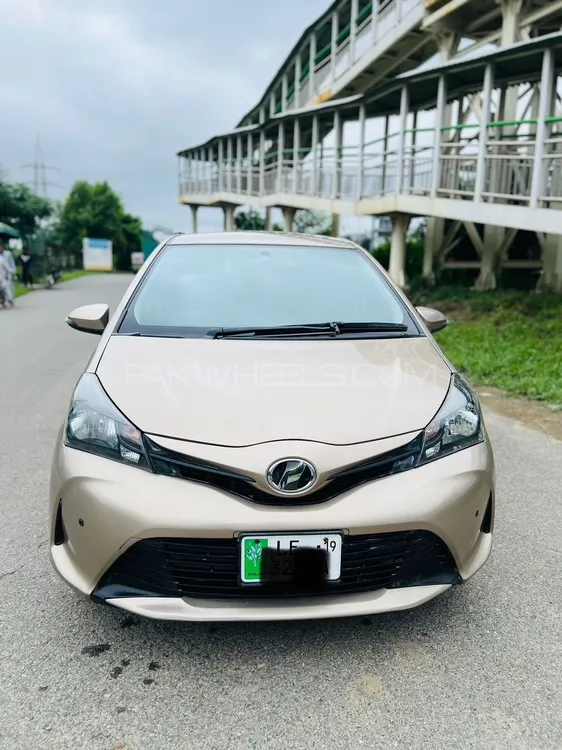 Toyota Vitz 2016 for Sale in Lahore Image-1