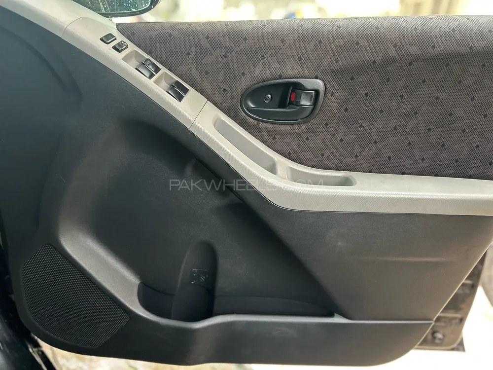 Toyota Vitz 2013 for Sale in Lahore Toyota Vitz 2013 for Sale in Lahore Image-11