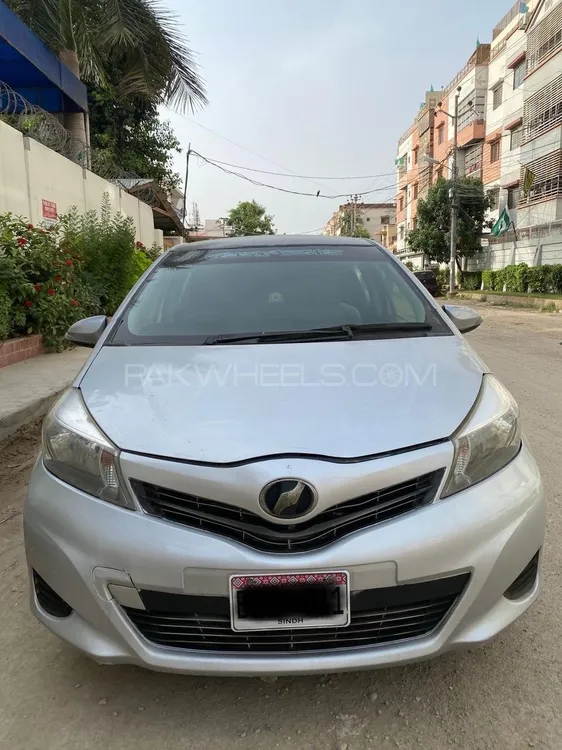 Toyota Vitz 2012 for Sale in Karachi Image-1