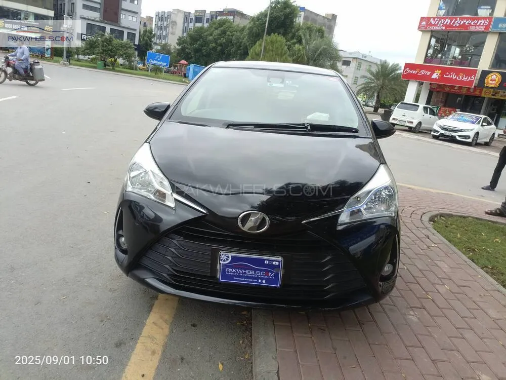 Toyota Vitz 2017 for Sale in Lahore Image-1