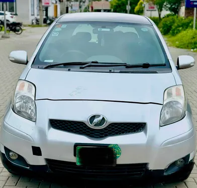 Toyota Vitz iLL 1.0 2010