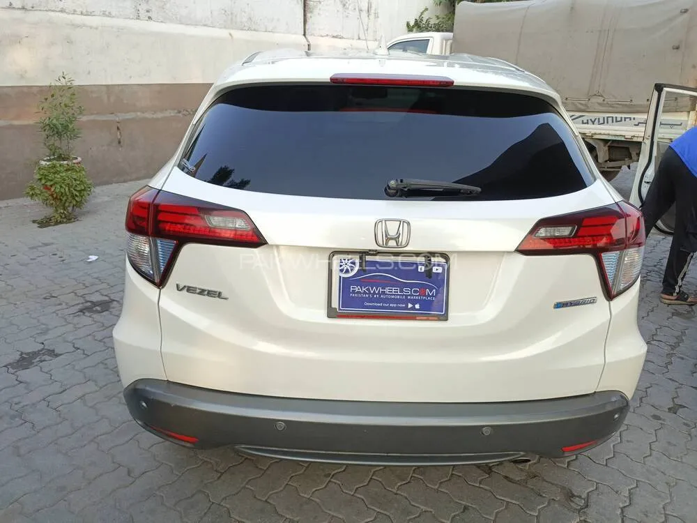 Honda Vezel 2016 for Sale in Faisalabad Honda Vezel 2016 for Sale in Faisalabad Image-4