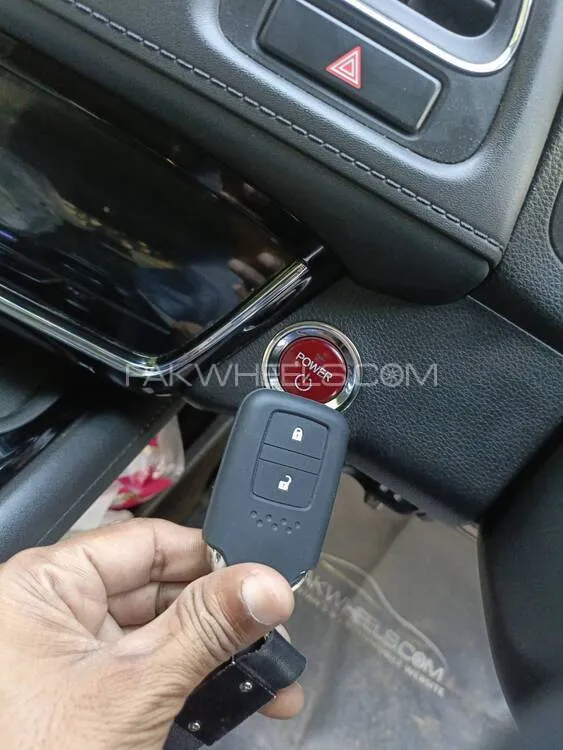 Honda Vezel 2016 for Sale in Faisalabad Honda Vezel 2016 for Sale in Faisalabad Image-12