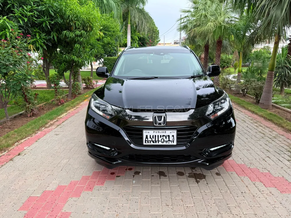 Honda Vezel 2017 for Sale in Islamabad Image-1