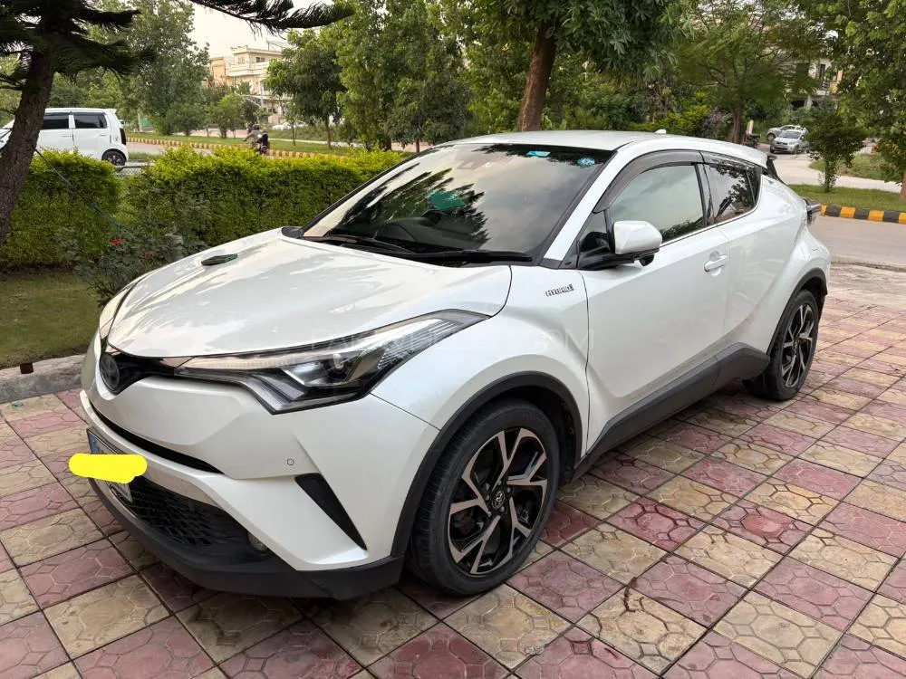 Toyota C-HR 2018 for Sale in Islamabad Image-1
