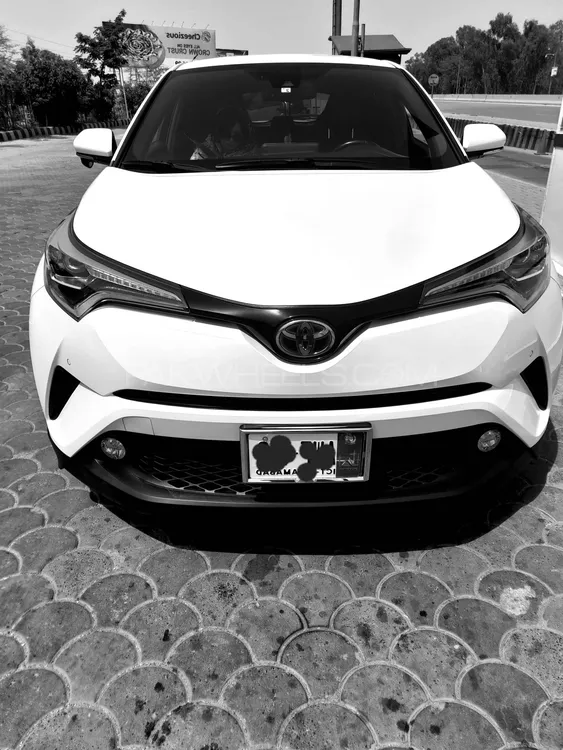 Toyota C-HR 2017 for Sale in Islamabad Image-1