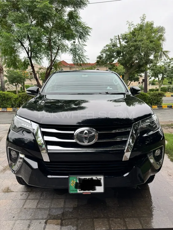 Toyota Fortuner 2017 for Sale in Lahore Image-1