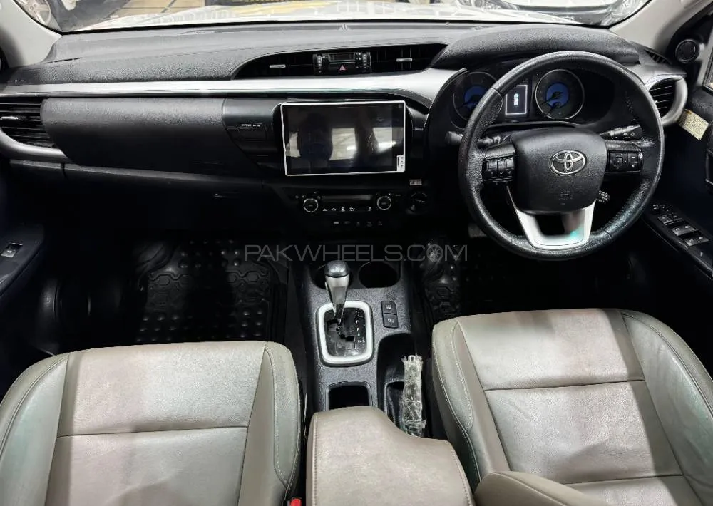 Toyota Hilux 2021 for Sale in Peshawar Toyota Hilux 2021 for Sale in Peshawar Image-10