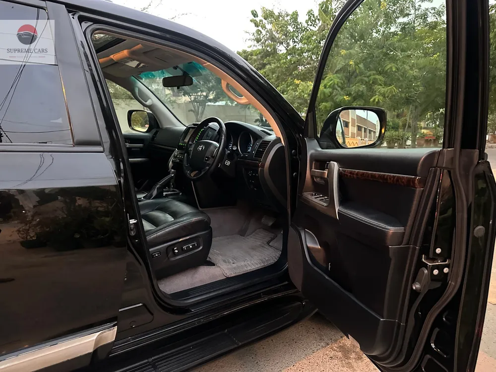 Toyota Land Cruiser 2011 for Sale in Karachi Toyota Land Cruiser 2011 for Sale in Karachi Image-16