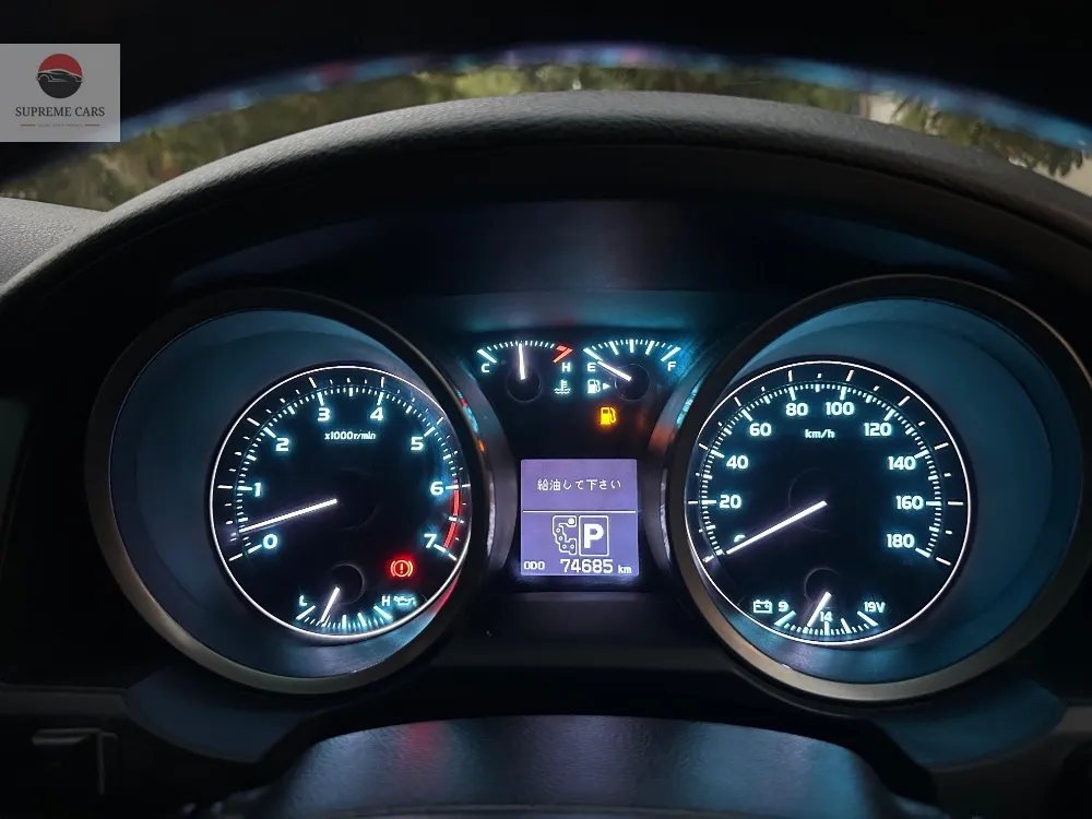 Toyota Land Cruiser 2011 for Sale in Karachi Toyota Land Cruiser 2011 for Sale in Karachi Image-25