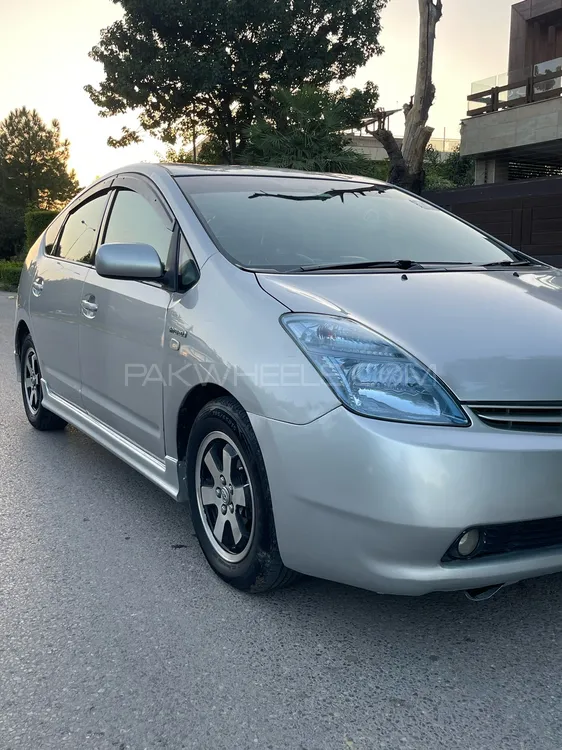 Toyota Prius 2011 for Sale in Islamabad Image-1