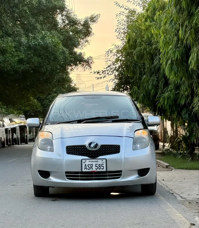 Toyota Vitz 2005 for Sale in Lahore Image-1