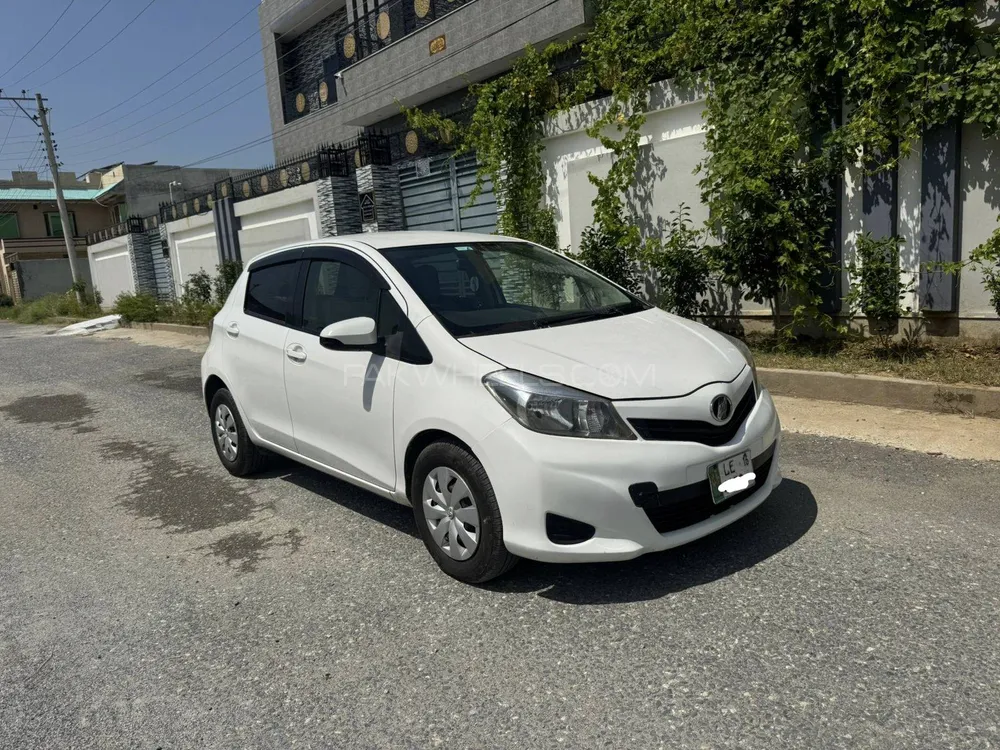 Toyota Vitz 2012 for Sale in Mardan Image-1