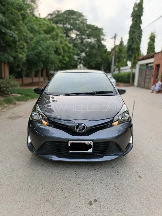 Toyota Vitz 2015 for Sale in Karachi Image-1