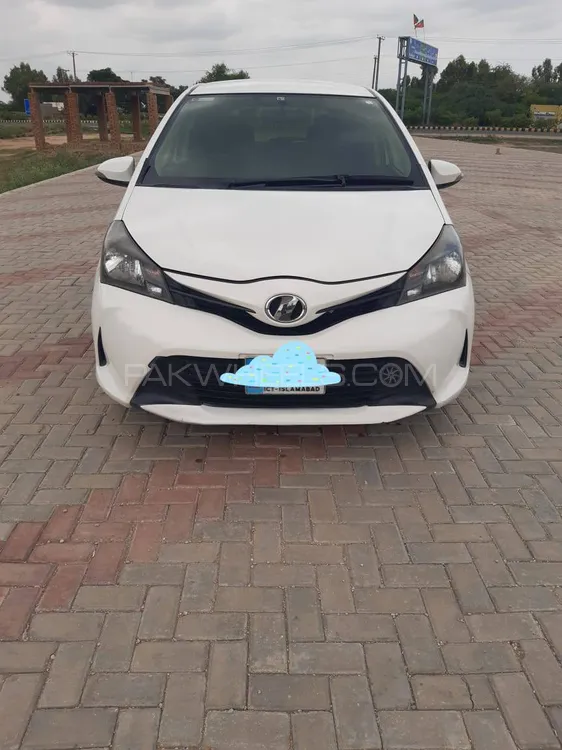 Toyota Vitz 2015 for Sale in Mian Wali Image-1