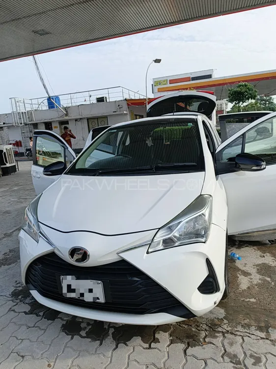 Toyota Vitz 2018 for Sale in Sialkot Image-1