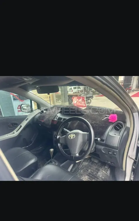 Toyota Vitz 2010 for Sale in Multan Image-1