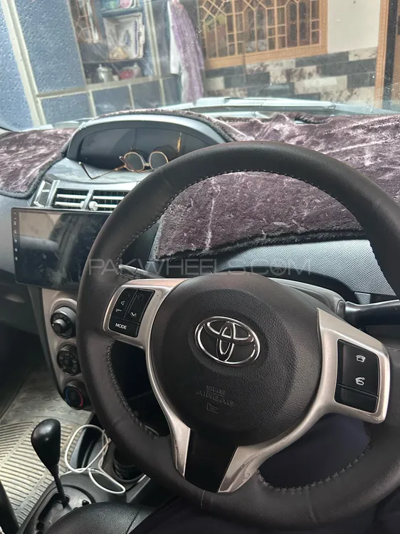 Toyota Vitz 2010 for Sale in Takhtbai Image-1