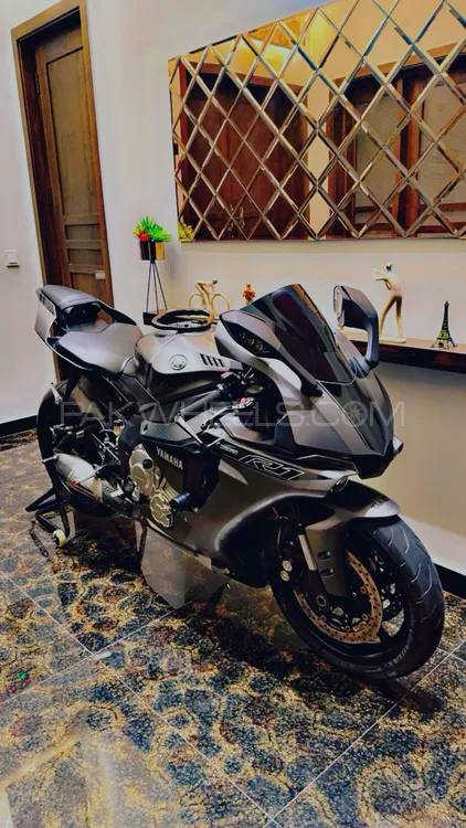 Yamaha YZF-R1 2016 for Sale Image-1