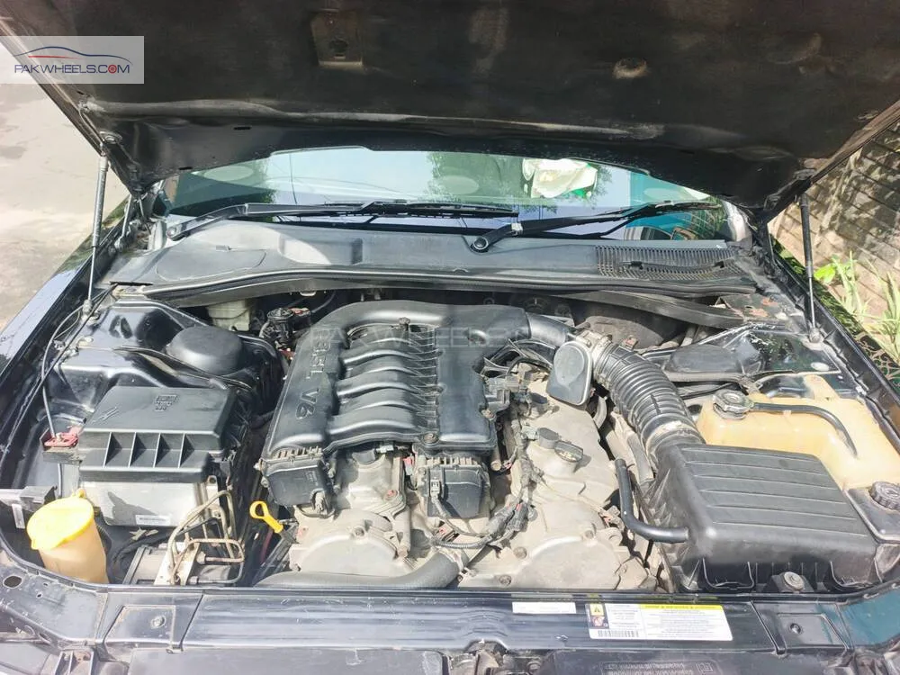 Chrysler 300 C 2006 for Sale in Lahore Chrysler 300 C 2006 for Sale in Lahore Image-9